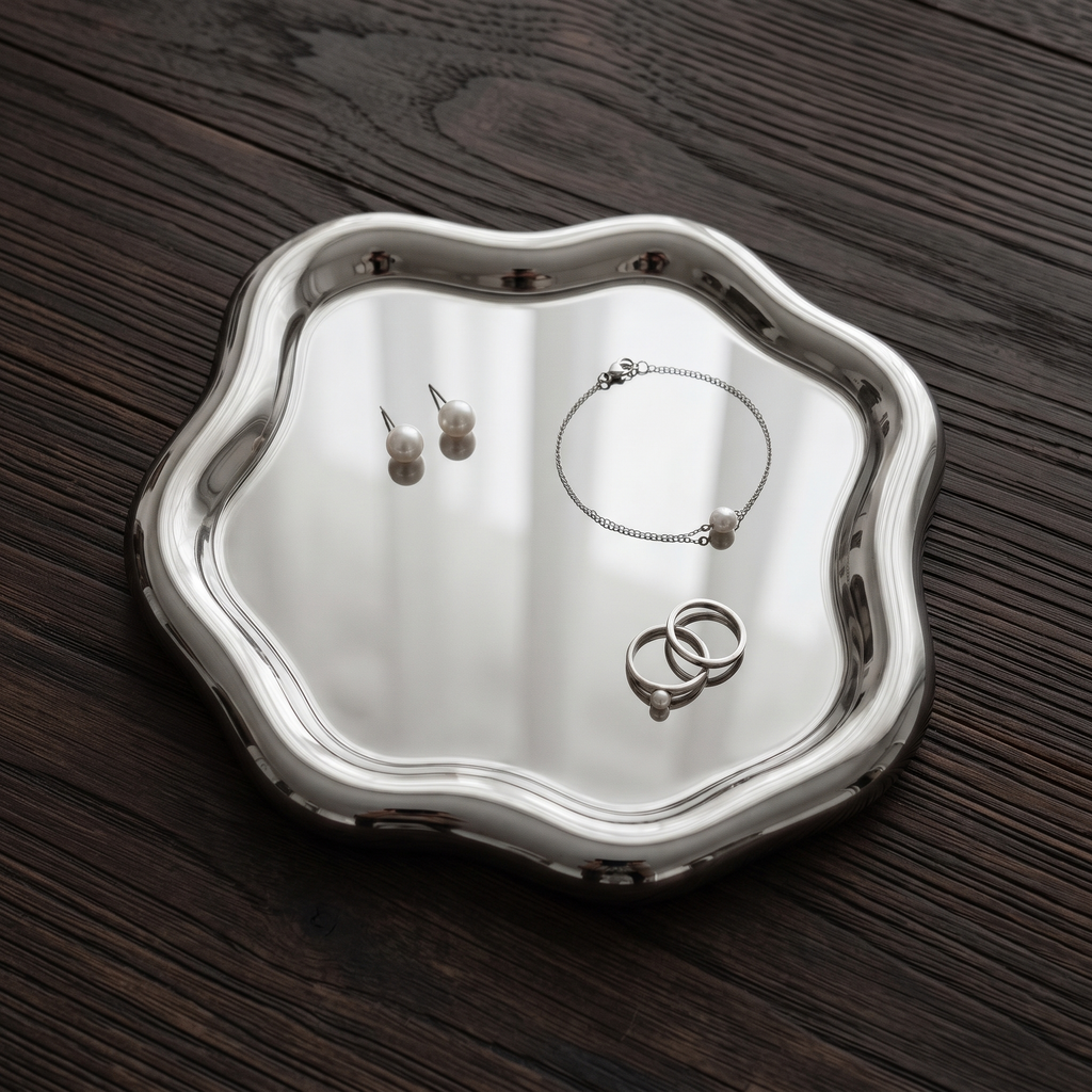 Mira Cloud Jewellery Tray in Silver Mirror — Clearly show usable shape and jewellery layout.
