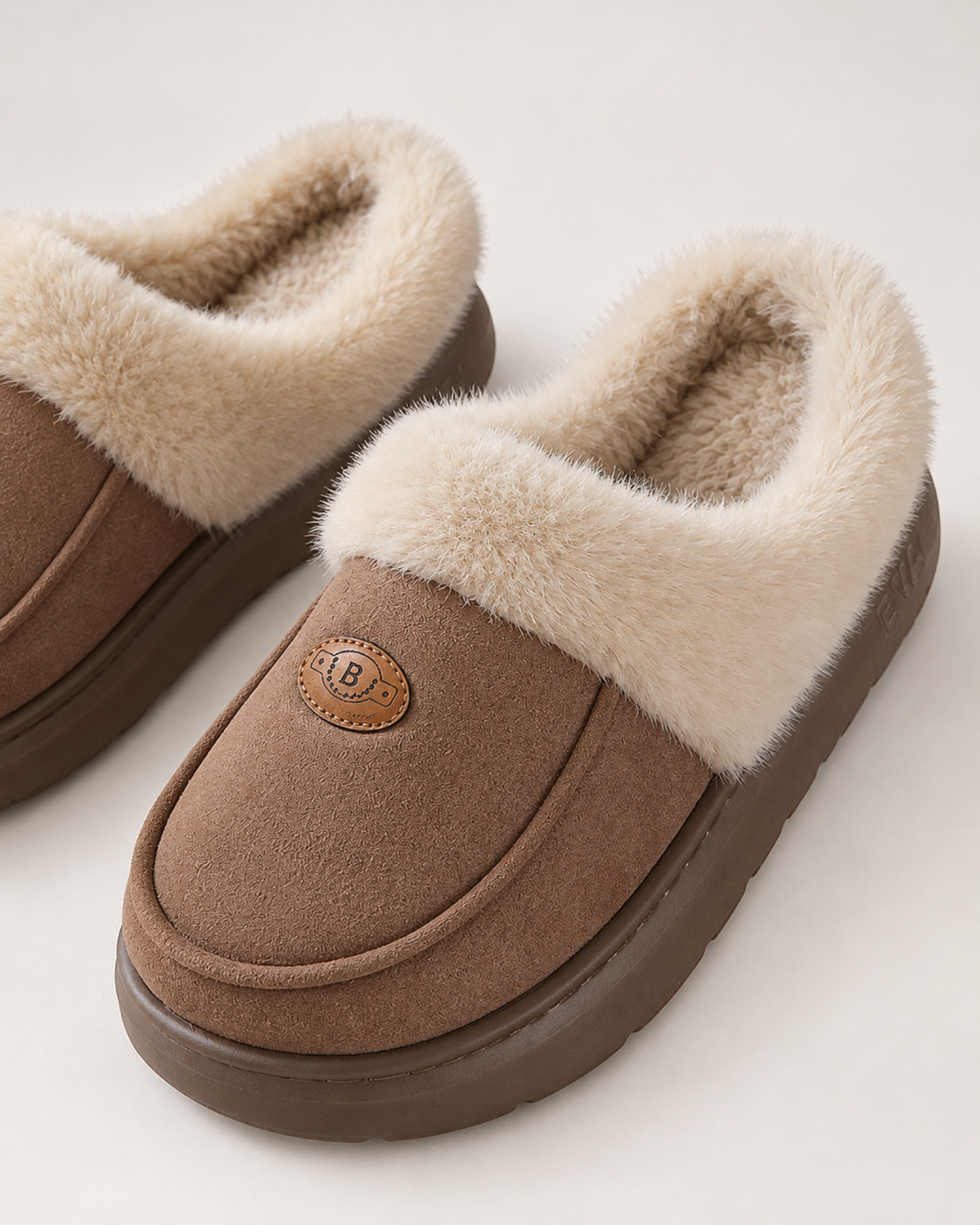 Men's Slippers: Suede-Effect House Style, confirmed construction detail