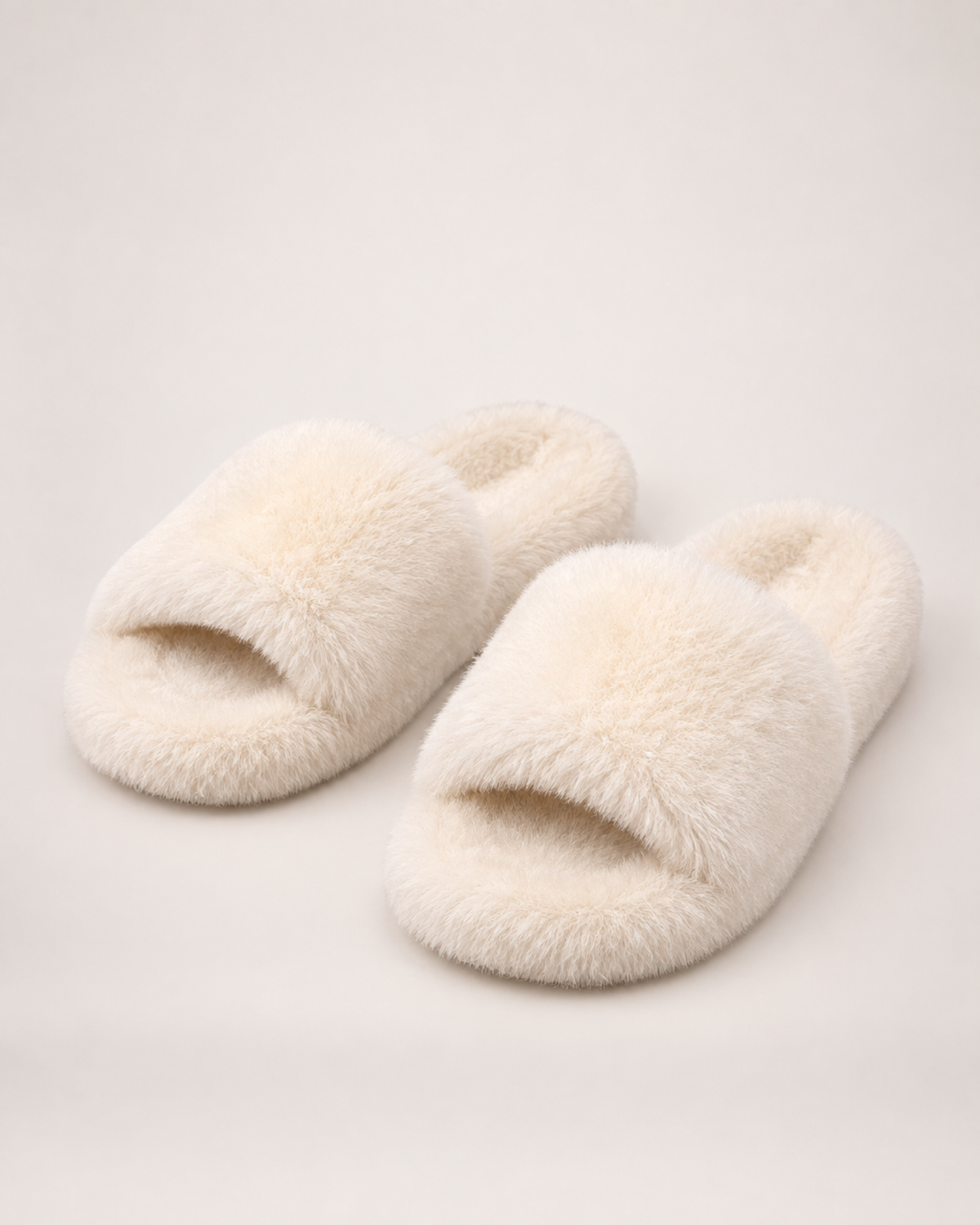 Curly Texture Slippers in White