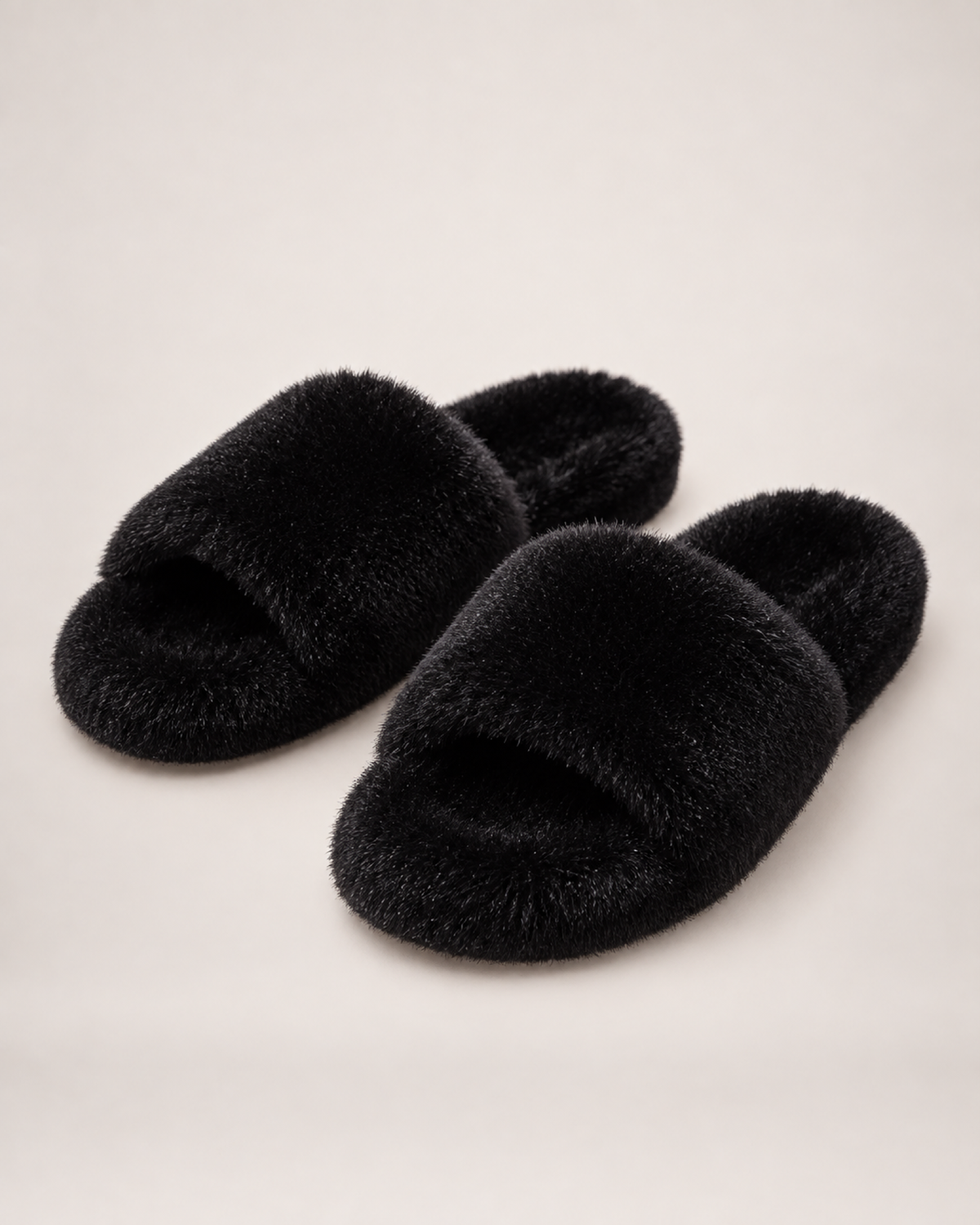 Curly Texture Slippers in Black